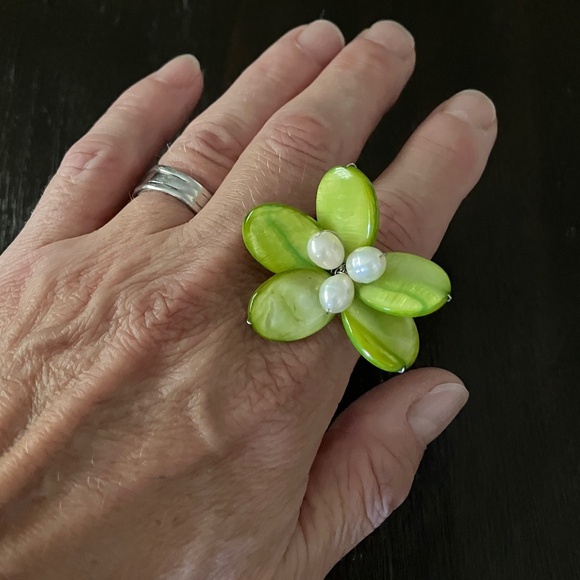 Flower Ring - Picture 2 of 4
